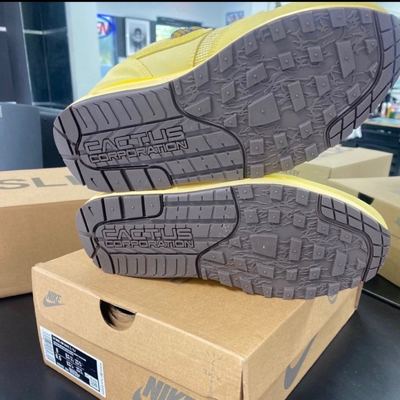 YEEZY QNTUM AND NIKE AIR MAX TRAVIS SCOTT - Picture 1 of 8